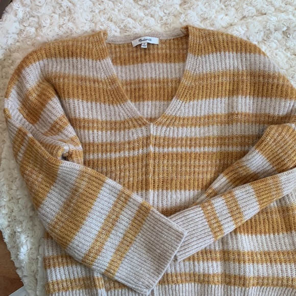 Space-Dyed Staley V-Neck Pullover Sweater, M - Picture 6 of 9